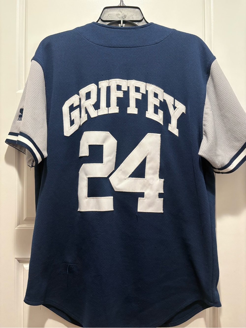 Vintage Starter Ken Griffey Jr. #24 Mariners Jersey, size adult Medium.